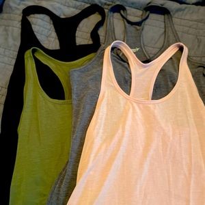 🔴 SOLD Old Navy Active Tanks (4)